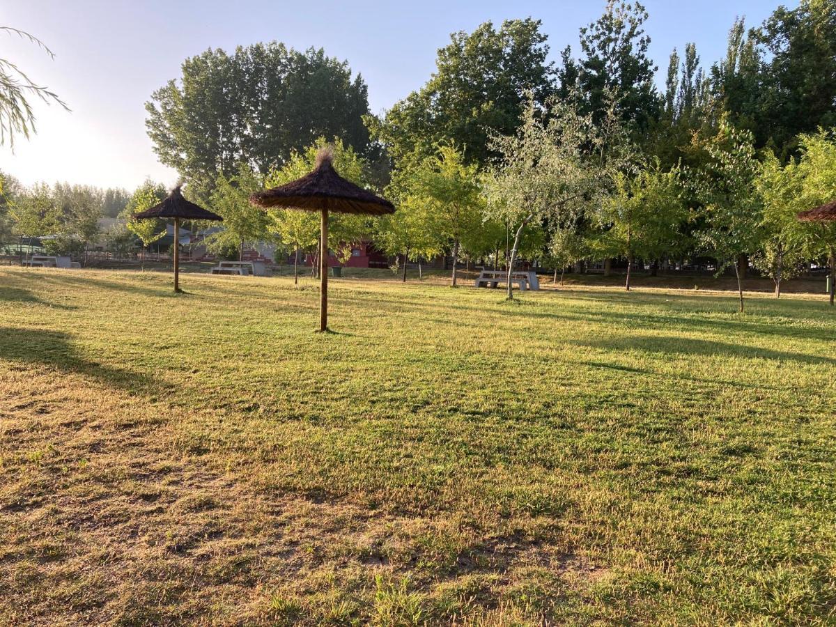 Apartamento Alojamiento LA DUQUESITA Alba De Tormes Exterior foto