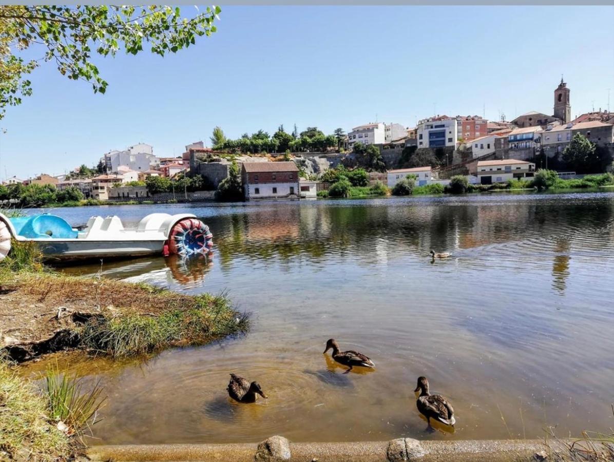 Apartamento Alojamiento LA DUQUESITA Alba De Tormes Exterior foto