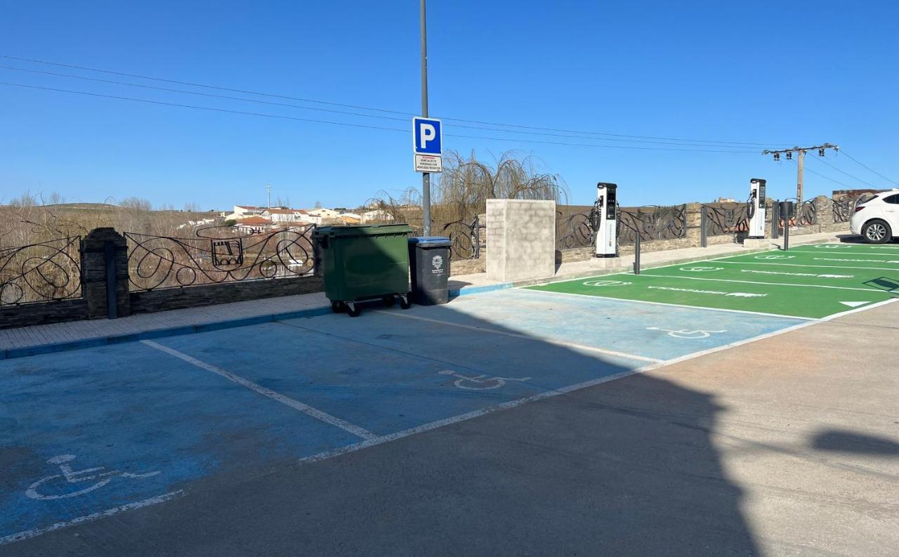 Apartamento Alojamiento LA DUQUESITA Alba De Tormes Exterior foto