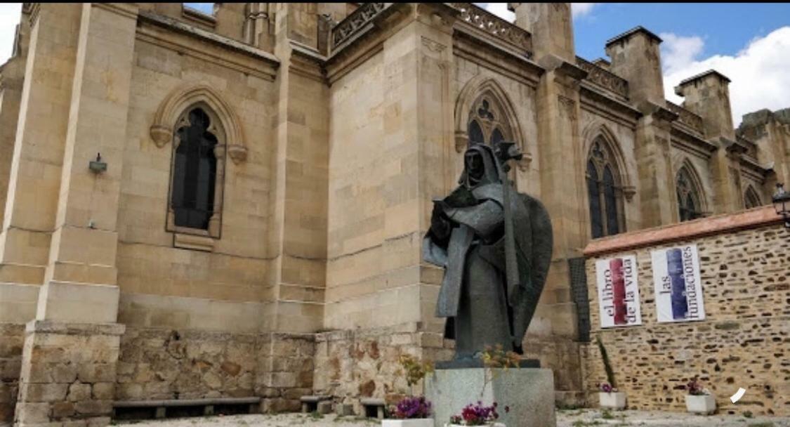 Apartamento Alojamiento LA DUQUESITA Alba De Tormes Exterior foto