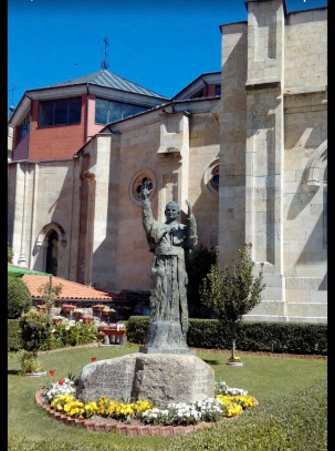 Apartamento Alojamiento LA DUQUESITA Alba De Tormes Exterior foto